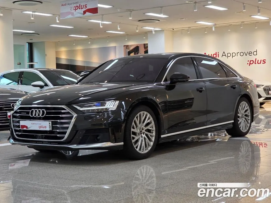 Audi A8 — фото 1