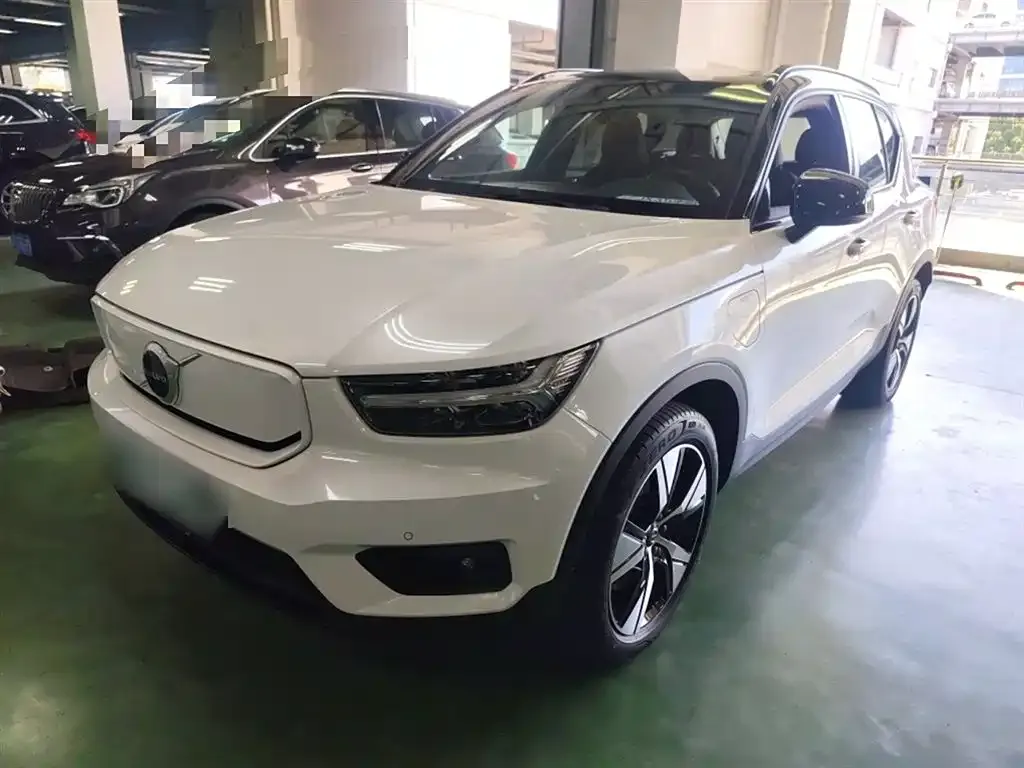 Volvo XC40 NEV — фото 1