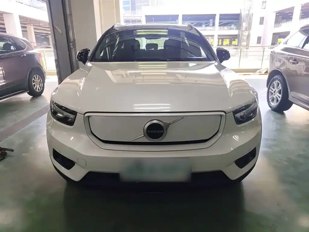 Volvo XC40 NEV — фото 3