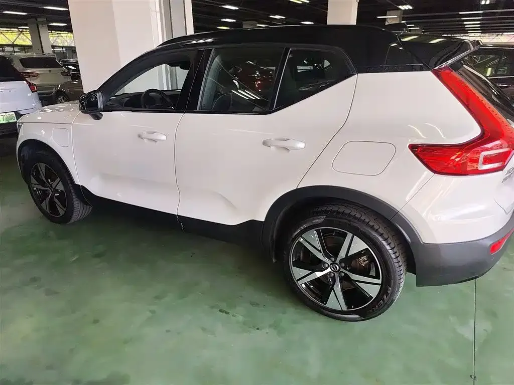 Volvo XC40 NEV — фото 5