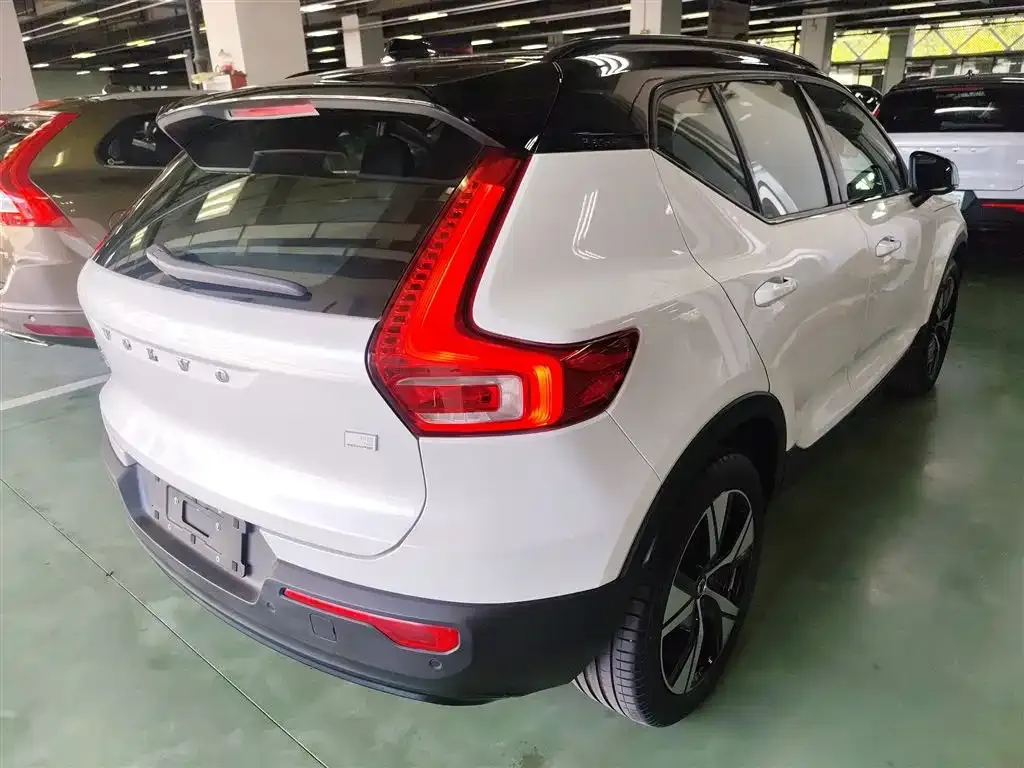 Volvo XC40 NEV — фото 7