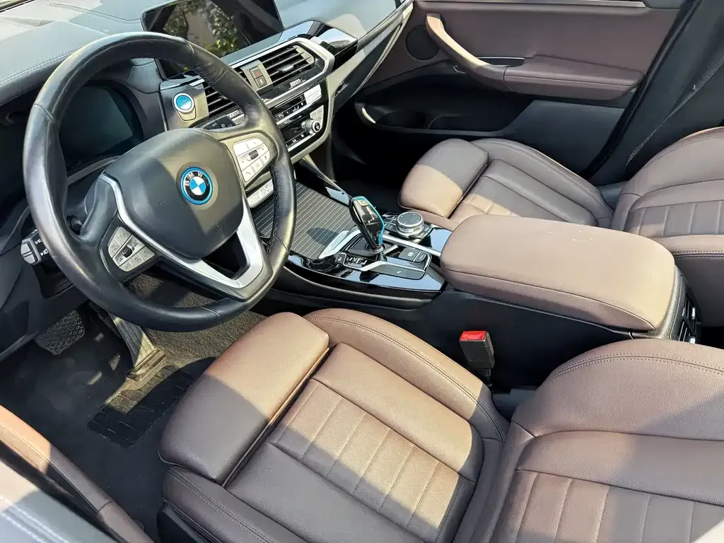BMW iX3 — фото 10
