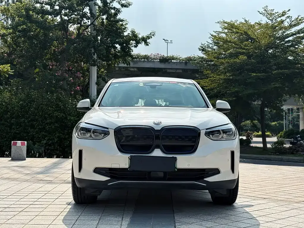 BMW iX3 — фото 2