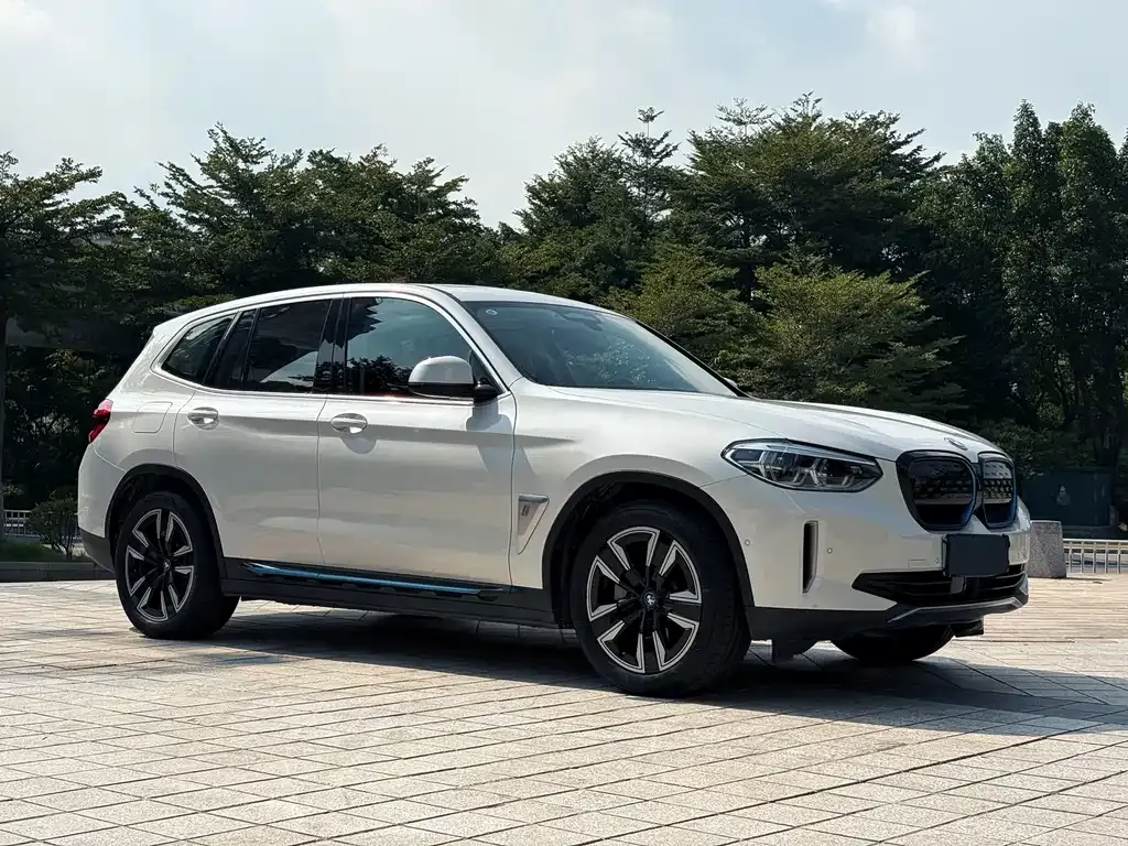 BMW iX3 — фото 3