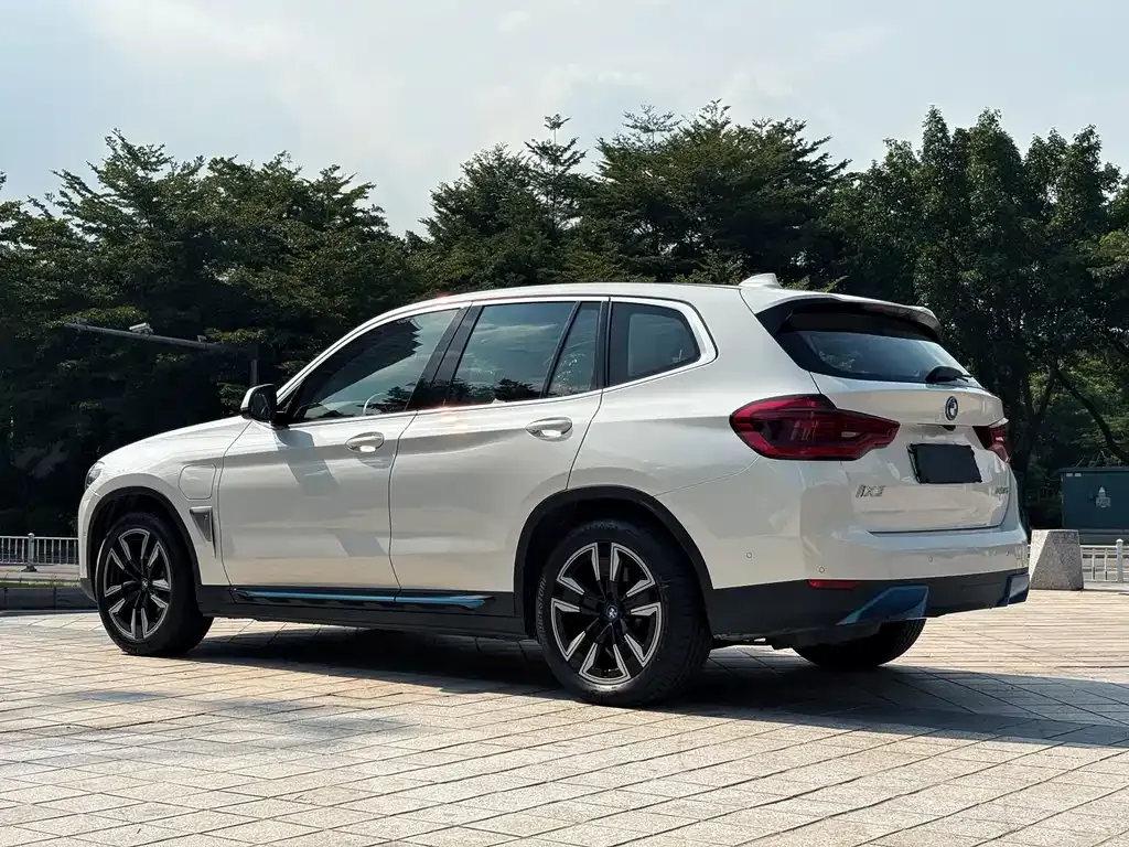 BMW iX3 — фото 4