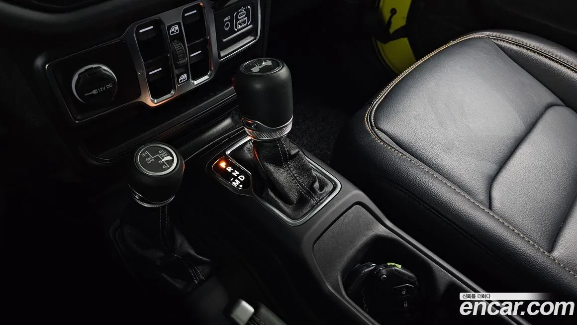 Jeep Wrangler — фото 9