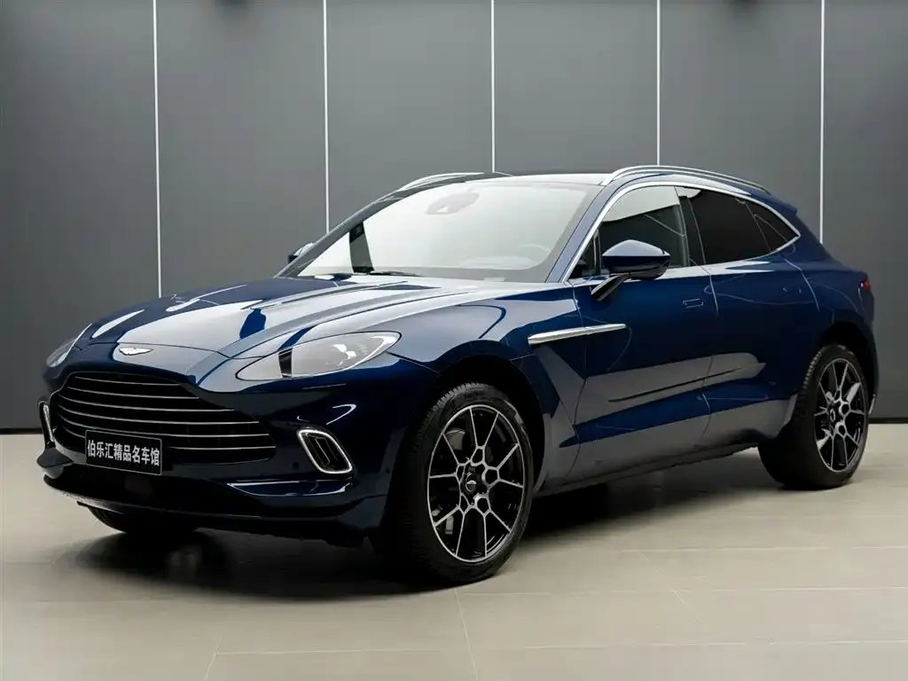 Aston Martin DBX — фото 1