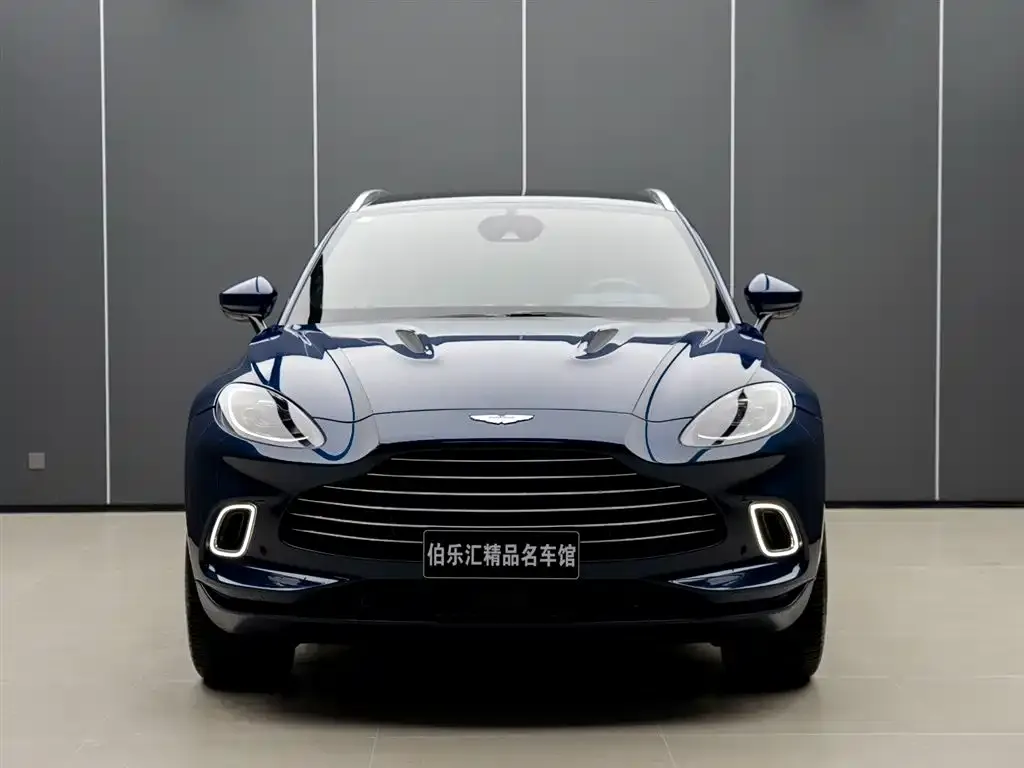 Aston Martin DBX — фото 2