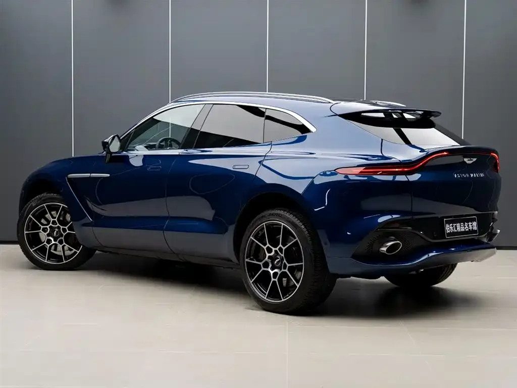 Aston Martin DBX — фото 3