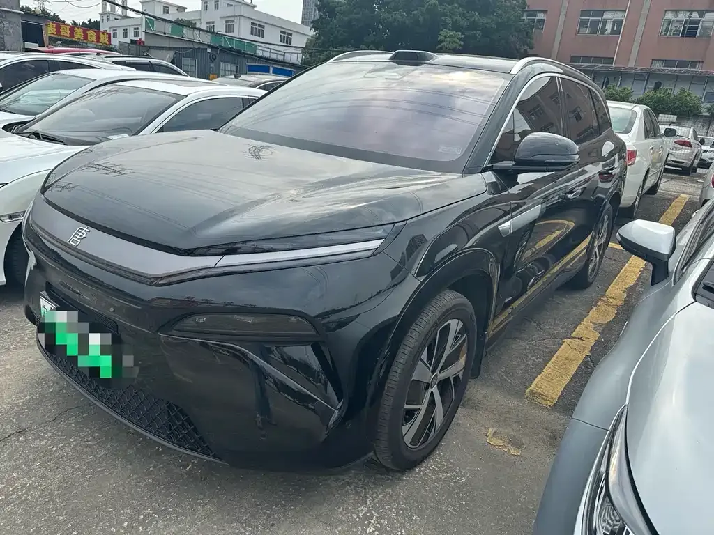 BYD Tang L — фото 1