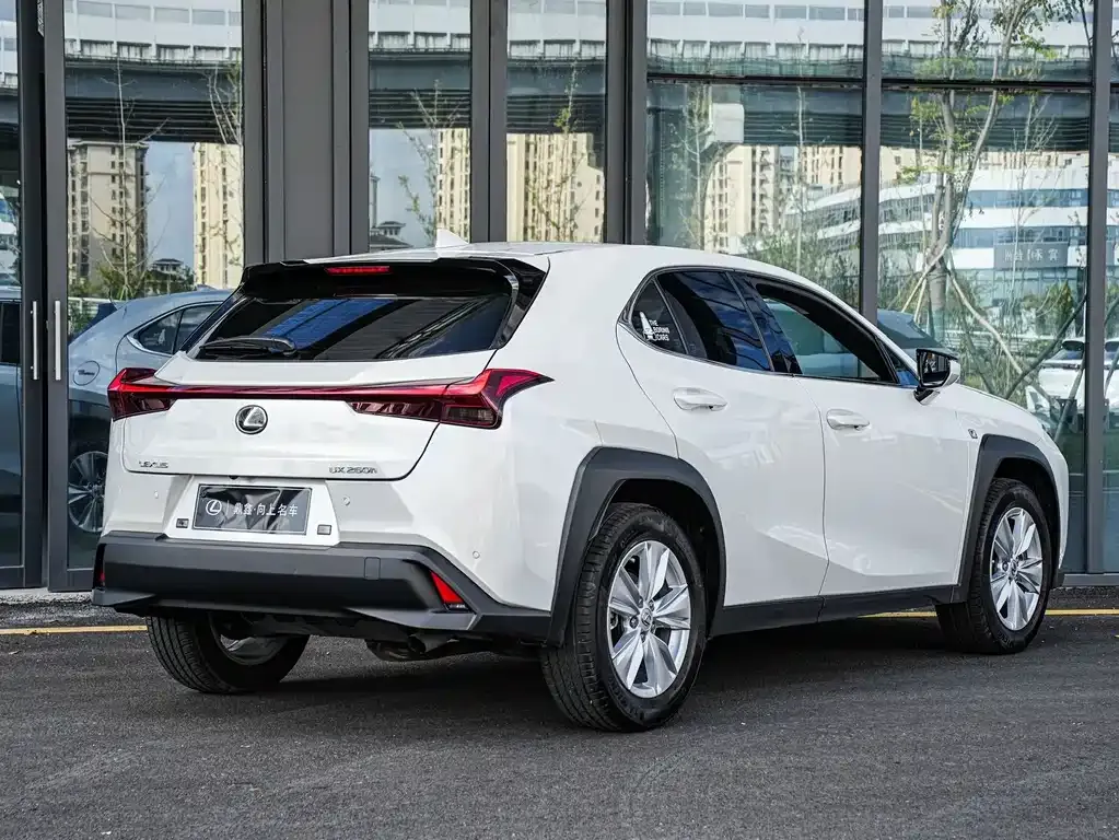 Lexus UX — фото 4