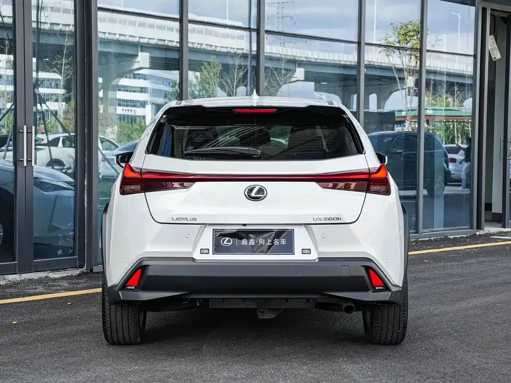 Lexus UX — фото 5