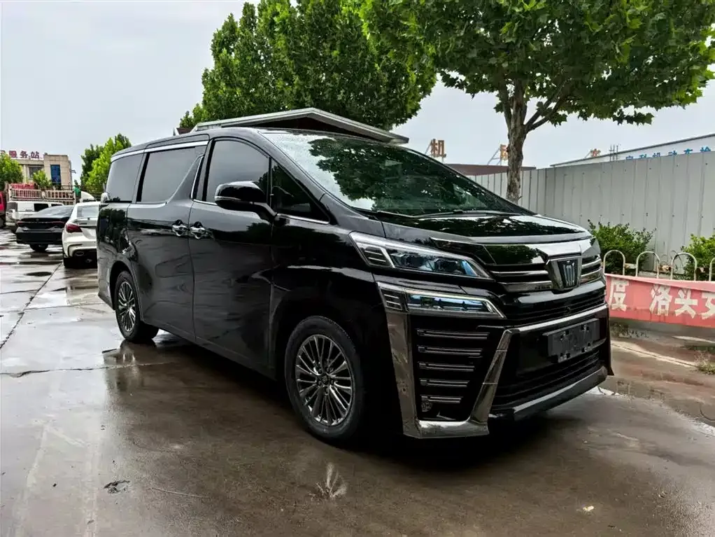 Toyota Vellfire — фото 1