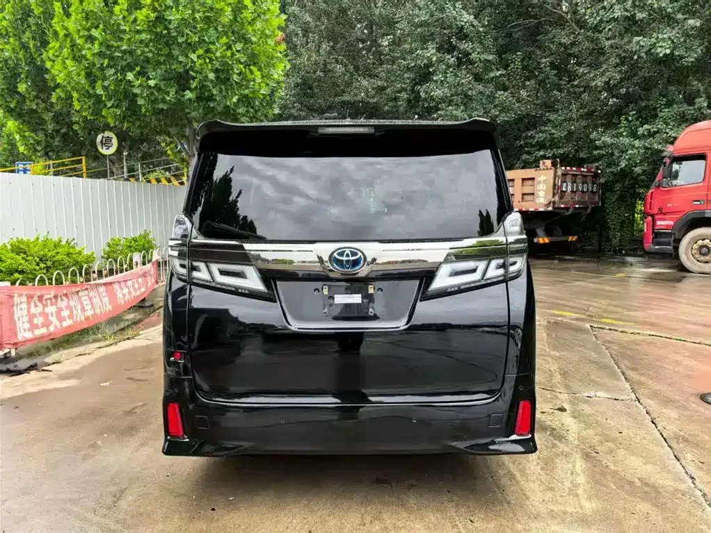 Toyota Vellfire — фото 5