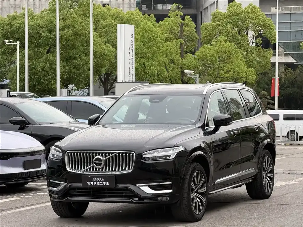 Volvo XC90 — фото 1