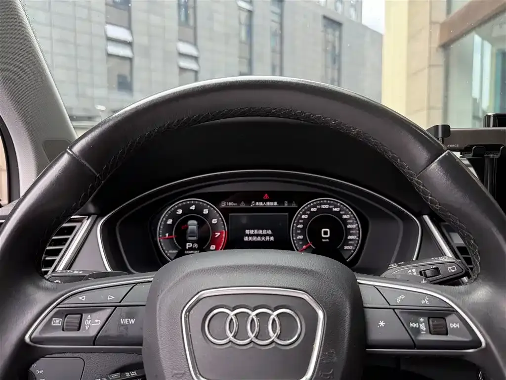 Audi Q5L — фото 6