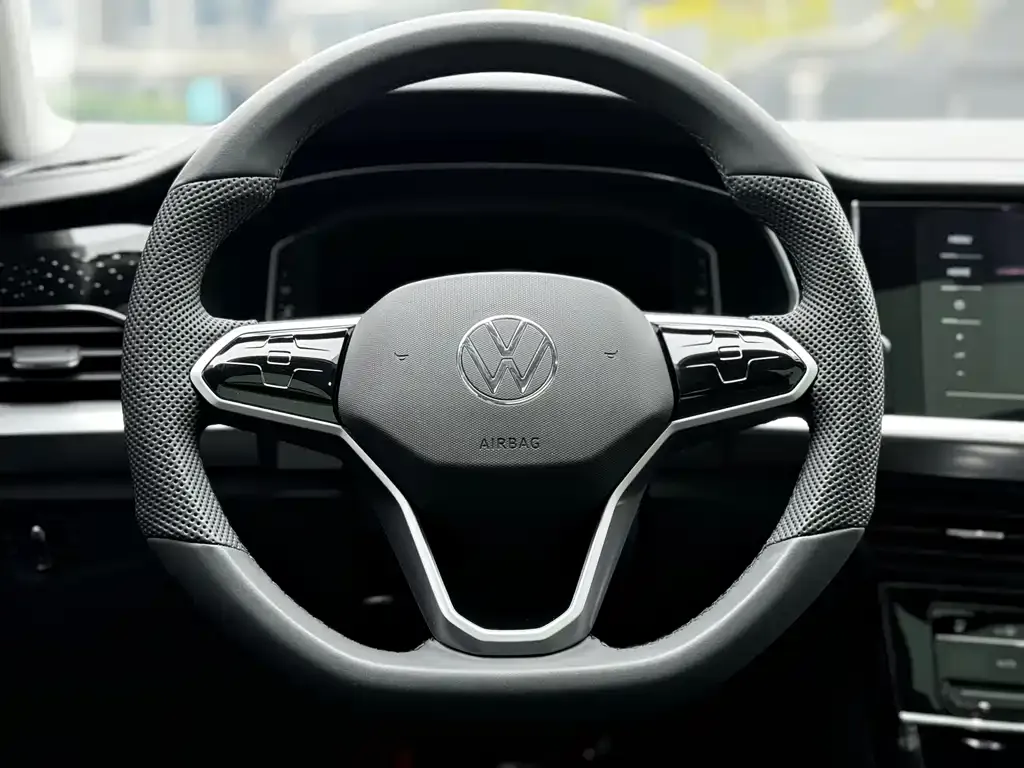 Volkswagen Passat — фото 10