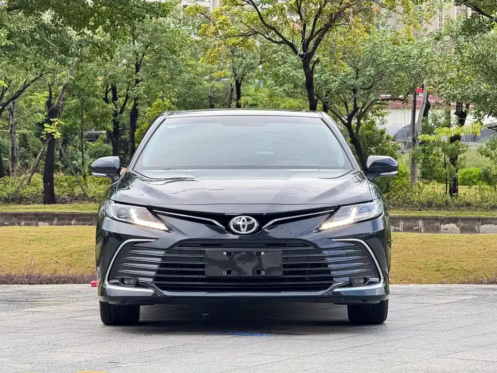 Toyota Camry — фото 2