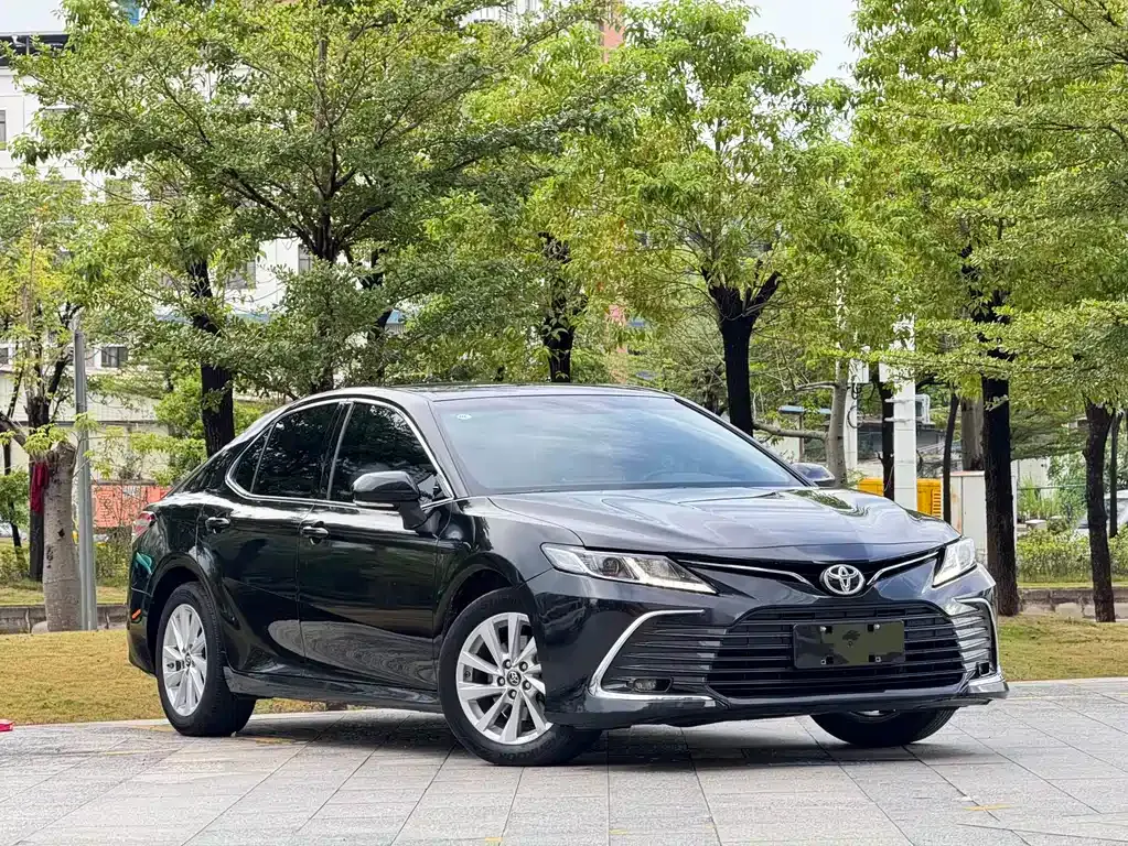 Toyota Camry — фото 3