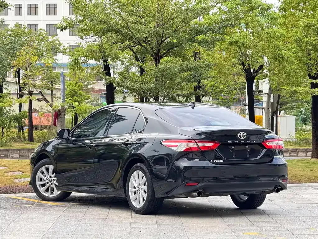 Toyota Camry — фото 7