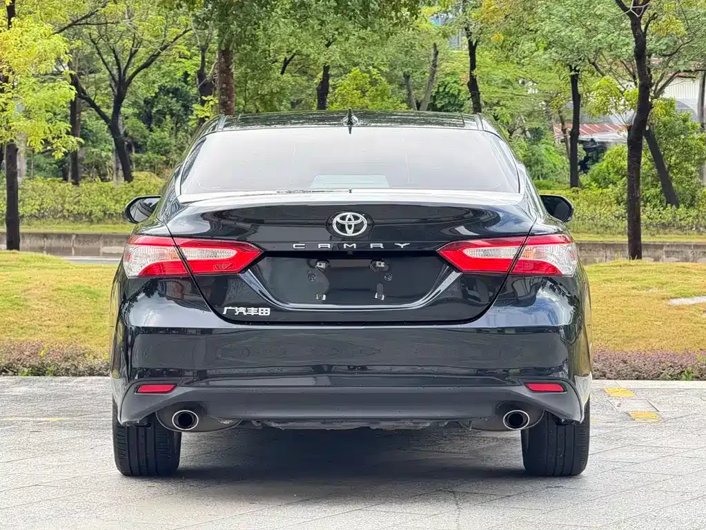 Toyota Camry — фото 8