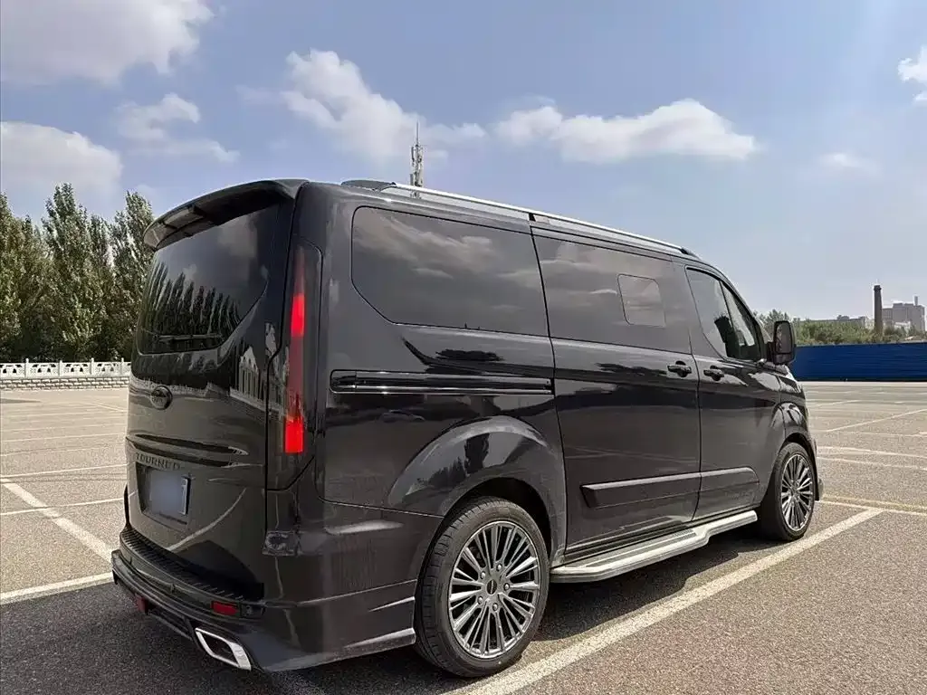 Ford Tourneo — фото 7
