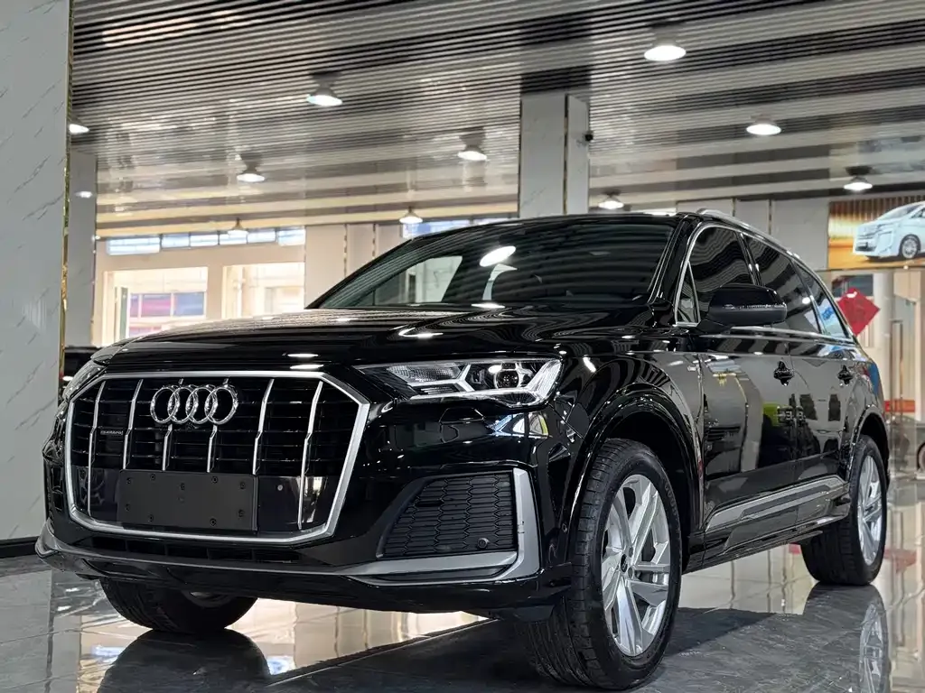 Audi Q7 — фото 1