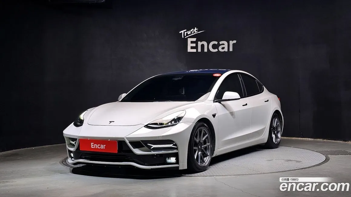Tesla Model 3 — фото 1
