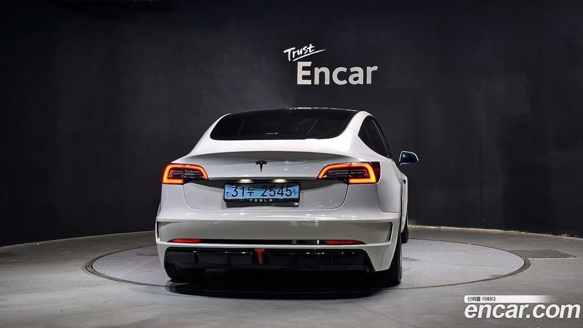 Tesla Model 3 — фото 4