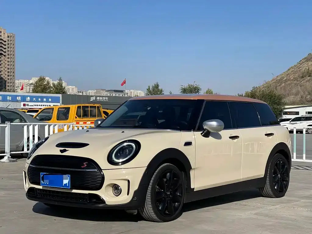 MINI Clubman — фото 1