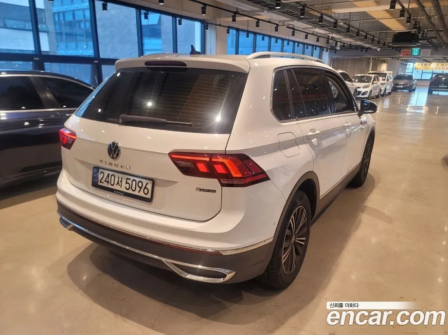 Volkswagen Tiguan — фото 2