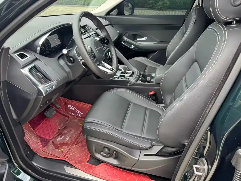 Jaguar E-PACE — фото 10