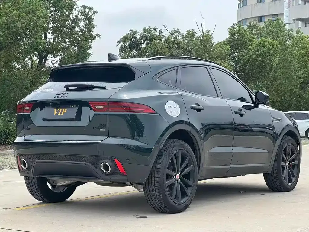 Jaguar E-PACE — фото 6