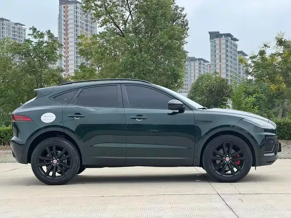 Jaguar E-PACE — фото 7