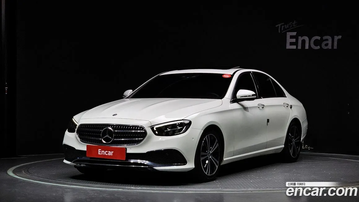 Mercedes-Benz E-Class — фото 1