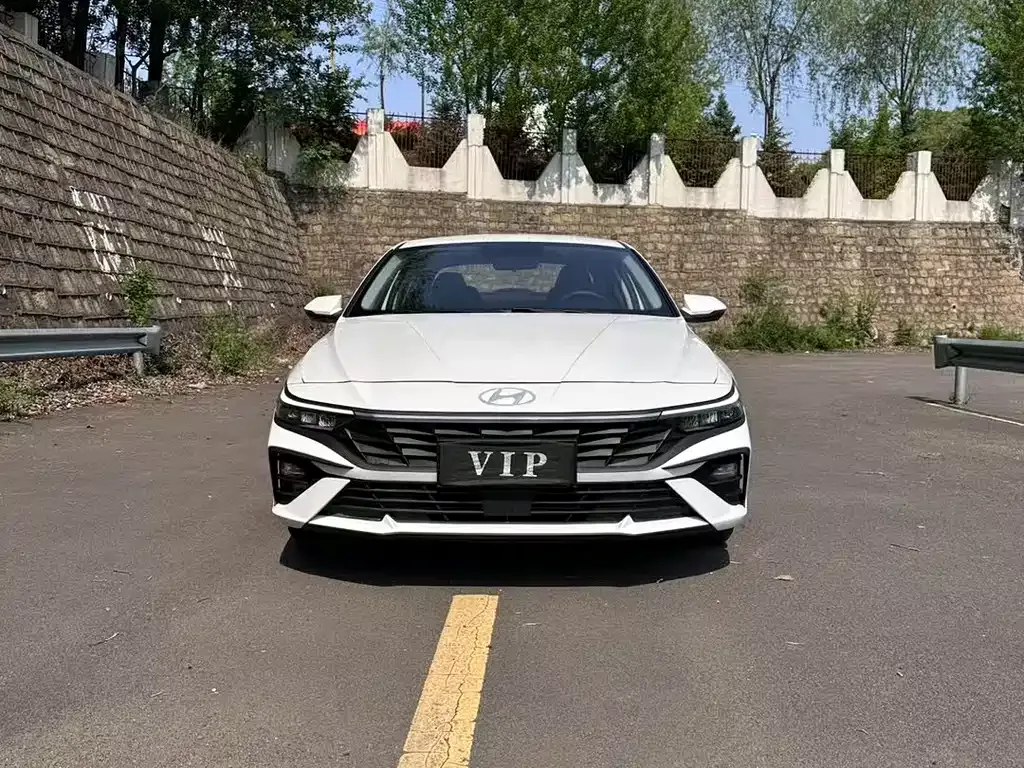Hyundai Elantra — фото 2