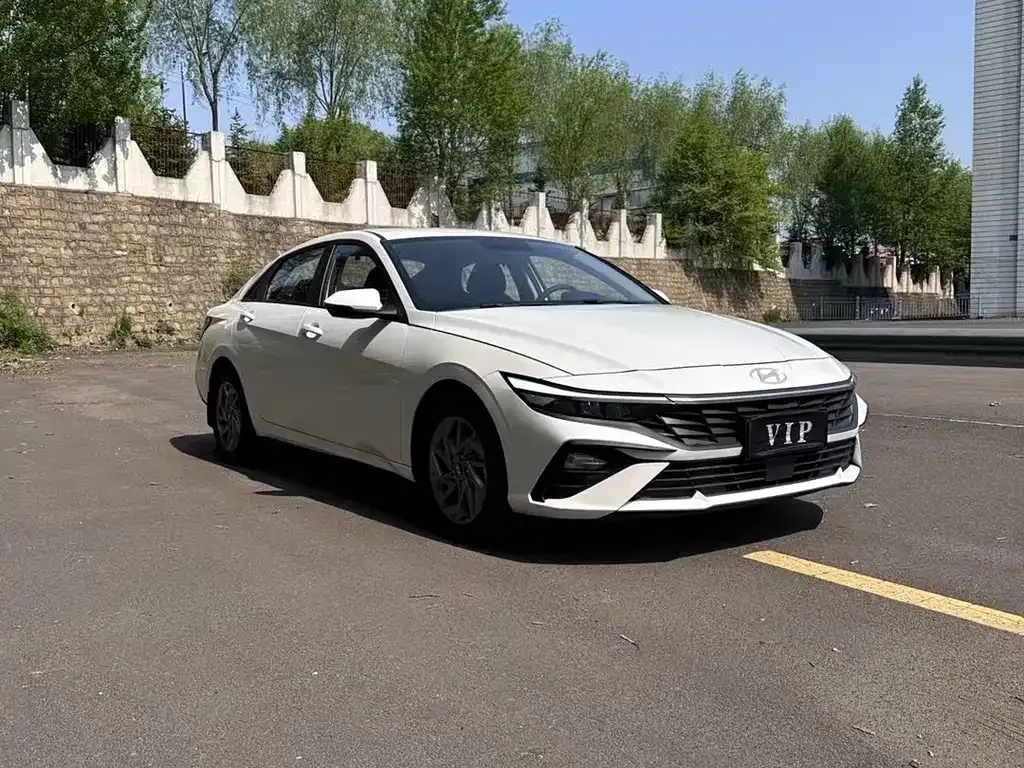 Hyundai Elantra — фото 3