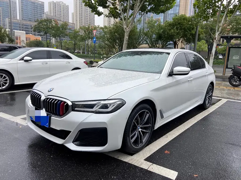 BMW 5 Series — фото 1