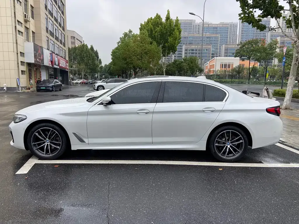 BMW 5 Series — фото 10