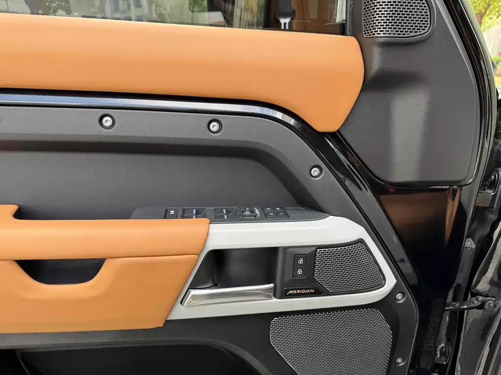 Land Rover Defender — фото 4