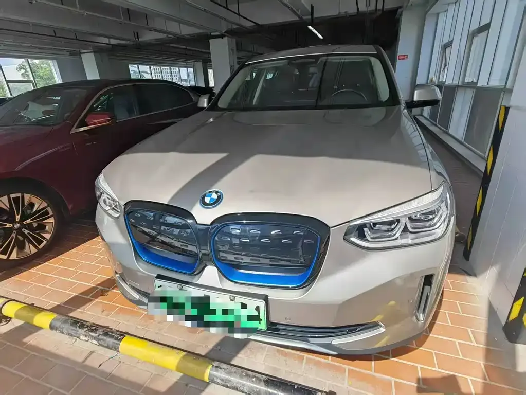 BMW iX3 — фото 2