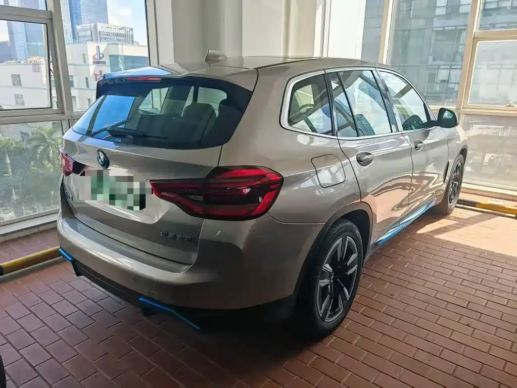 BMW iX3 — фото 3