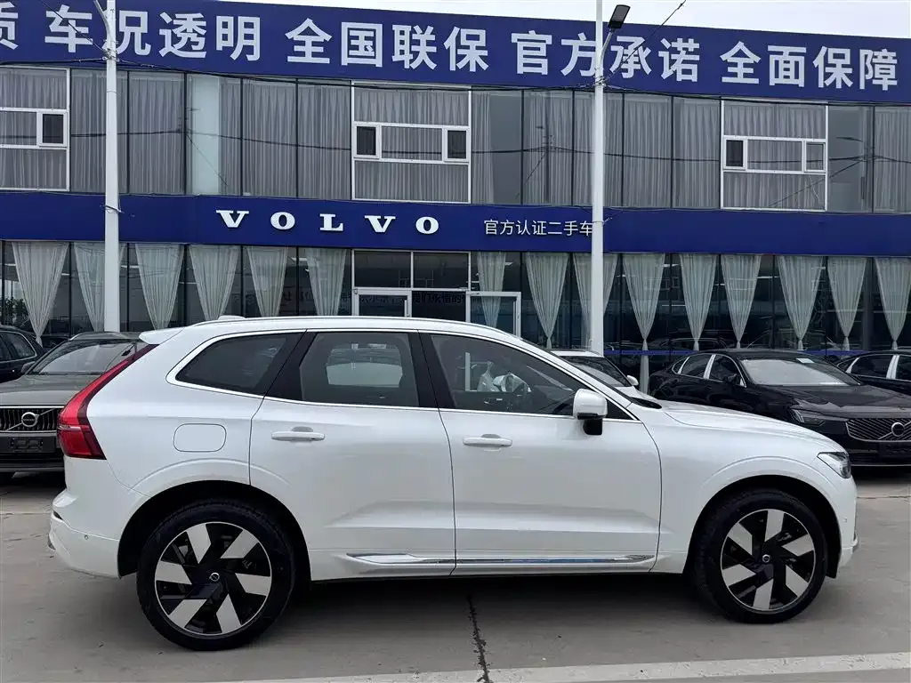 Volvo XC60 PHEV — фото 3