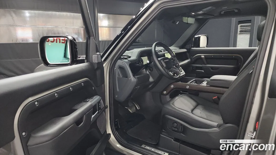 Land Rover Defender — фото 10