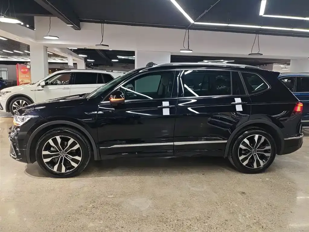 Volkswagen Tiguan L — фото 5