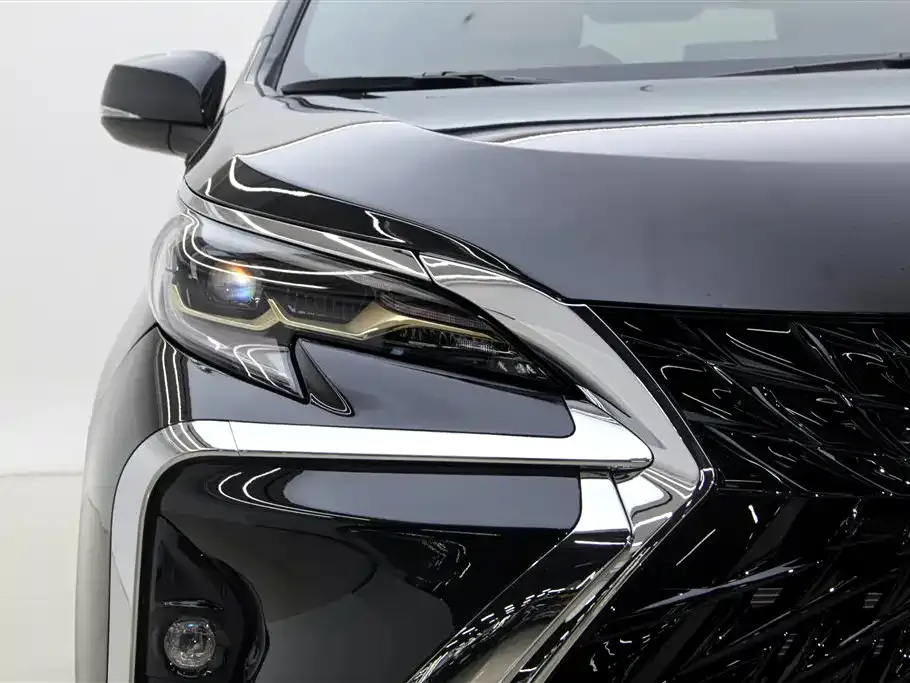 Toyota Granvia — фото 10