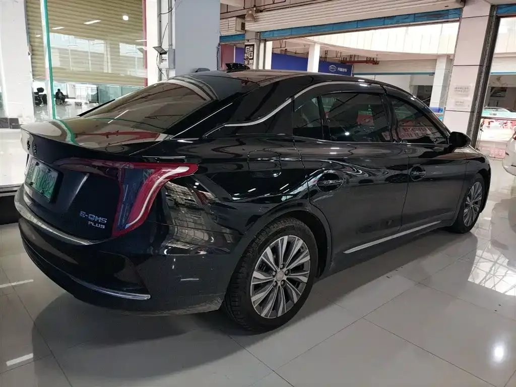 Hongqi E-QM5 — фото 7