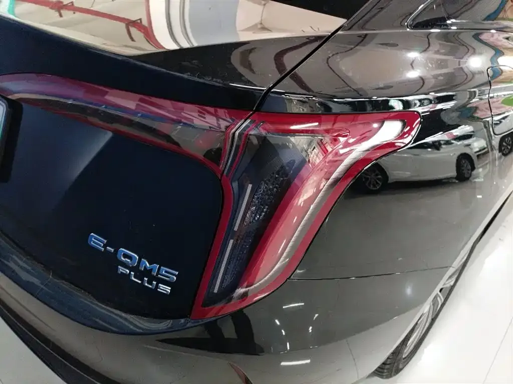 Hongqi E-QM5 — фото 8