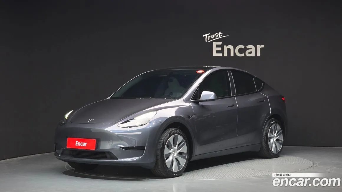 Tesla Model Y — фото 1