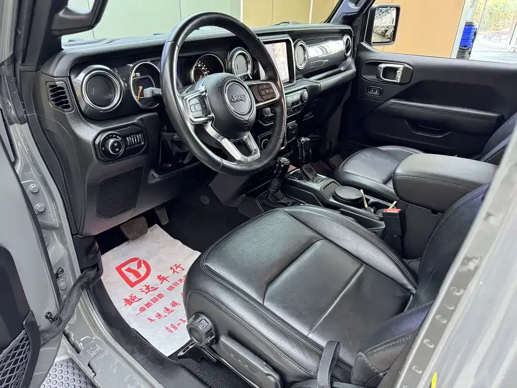 Jeep Wrangler — фото 9